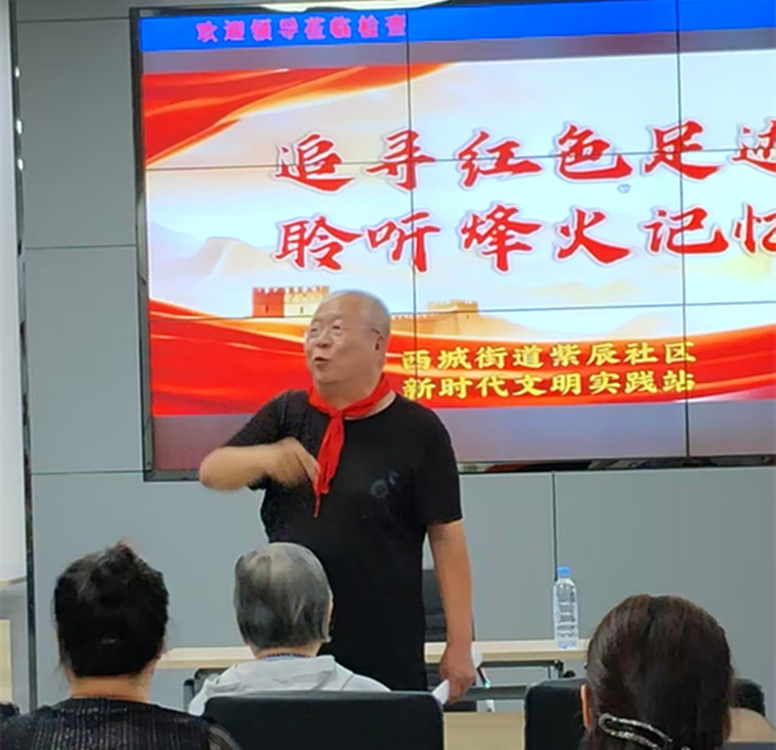 元宝山区西城街道关工委“追寻红色足迹 聆听烽火记忆”主题活动照片8_副本.jpg