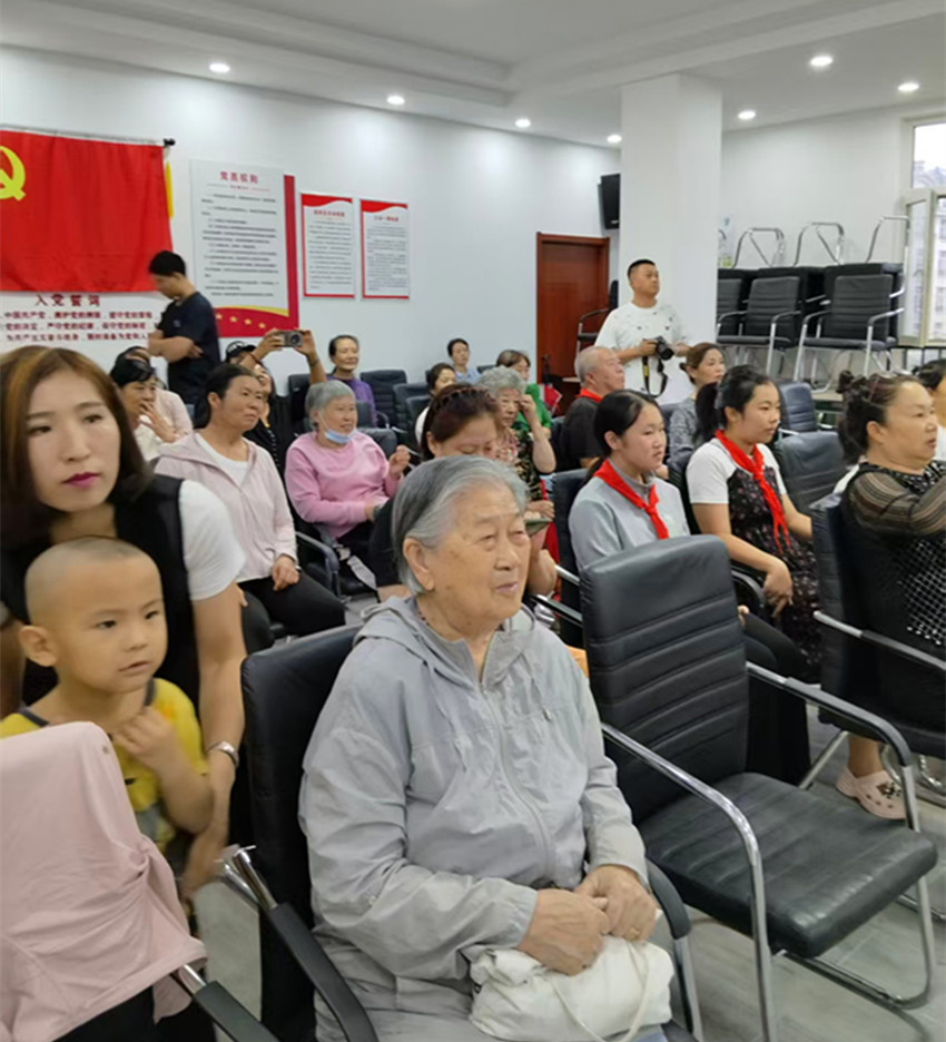 元宝山区西城街道关工委“追寻红色足迹 聆听烽火记忆”主题活动照片7_副本.jpg