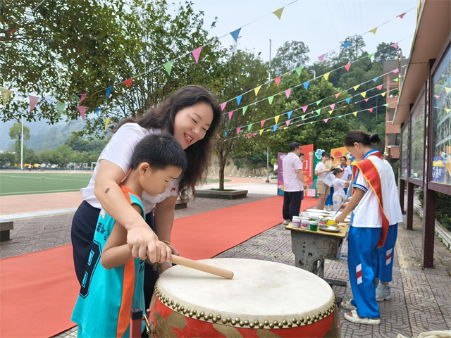 1756612132471666.jpg 击鼓明志.jpg