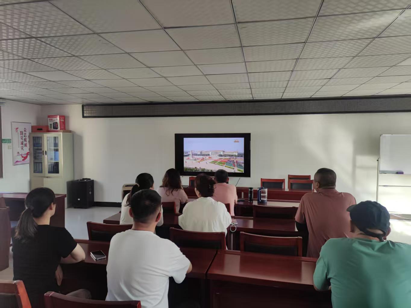 1757469654522885.jpg 2025年元宝山区东城街道英河社区关工委召开9.3大阅兵座谈会照片2.jpg