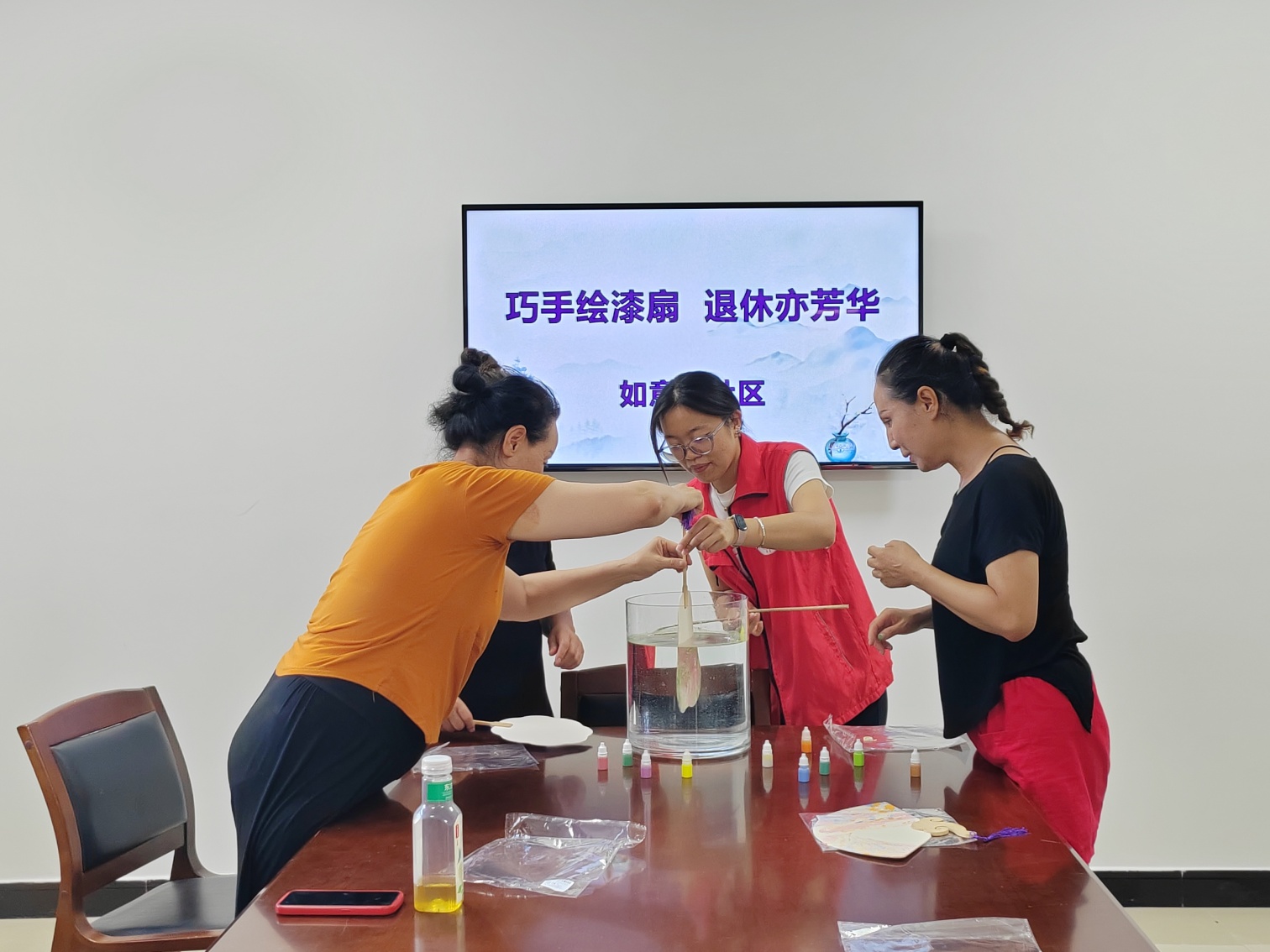元宝山区西城街道如意东社区关工委教师节非遗活动照片1_副本.jpg