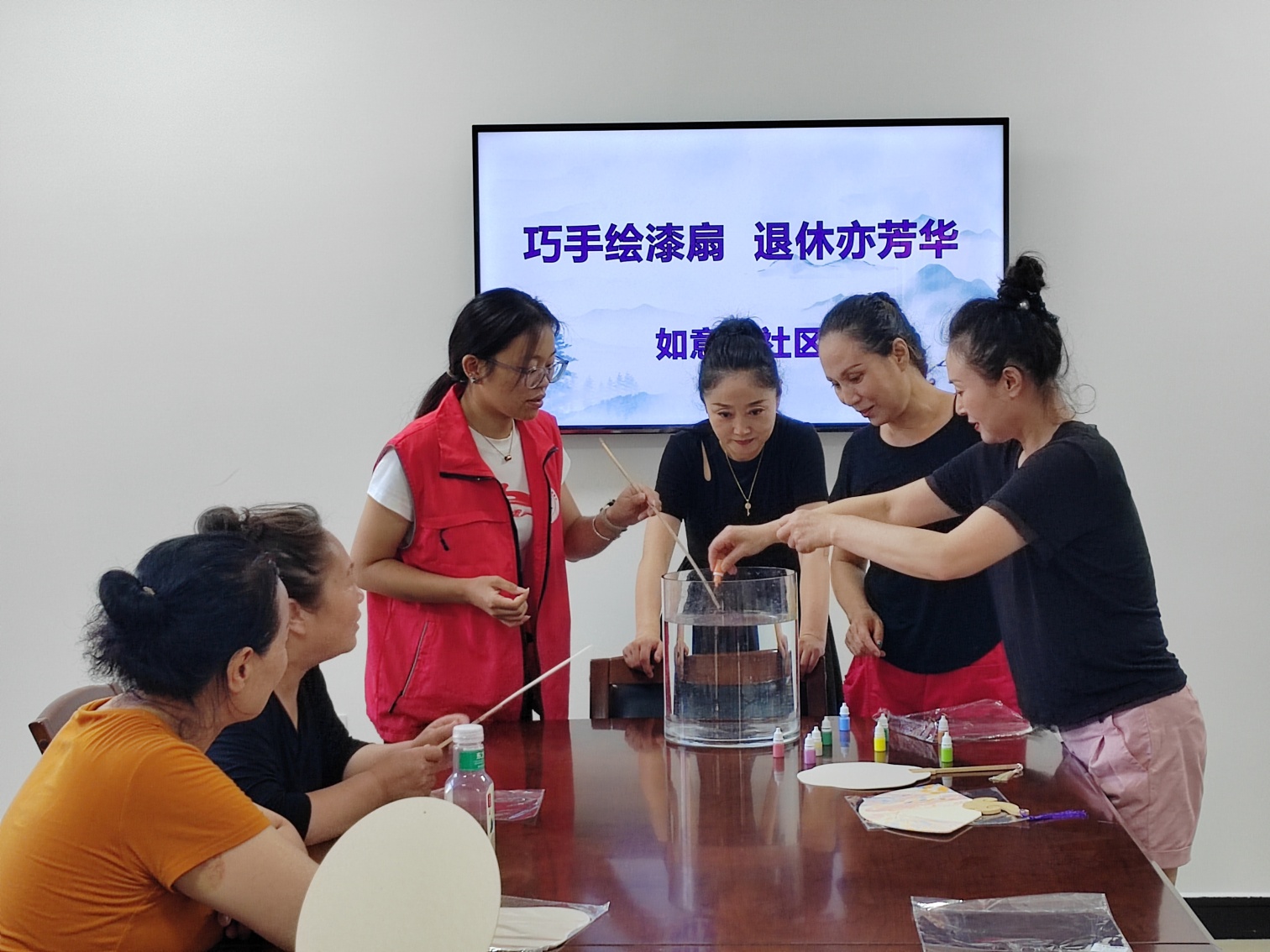 元宝山区西城街道如意东社区关工委教师节非遗活动照片4_副本.jpg