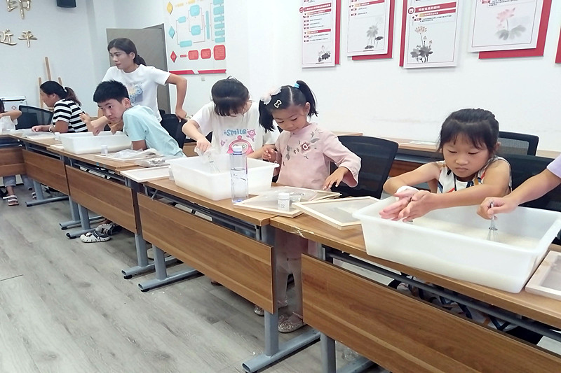 江苏省南京市江北新区盘城街道落桥社区关工委开展“古法造纸 匠心传承”非遗活动(2).jpg