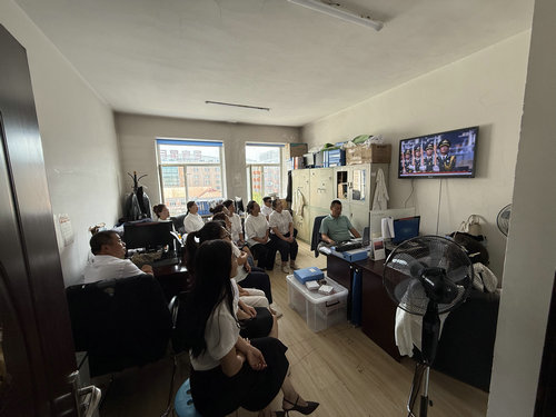 1757640980226431.jpg 教育关工委观看93阅兵2_副本.jpg