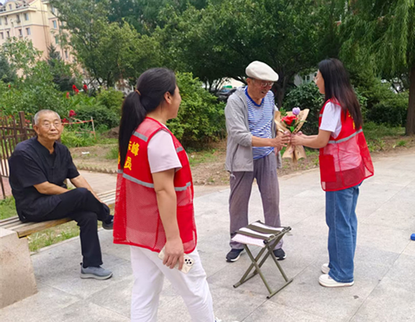 元宝山区西城街道锦绣社区关工委教师节活动照片2_副本.jpg
