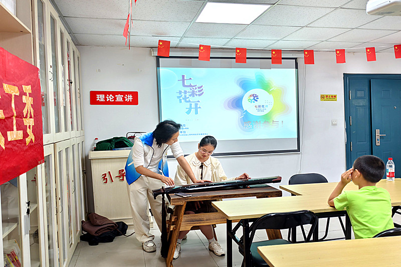 江苏省南京市玄武区玄武门街道天山路社区关工委开展古琴文化赏析活动(3).jpg