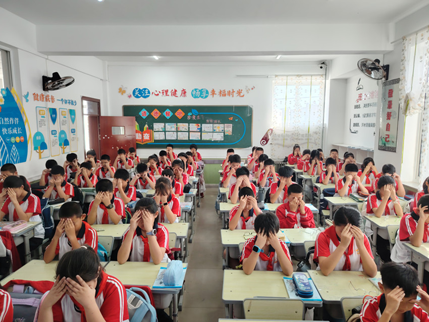 元宝山区平矿二小融合路队展风采  文明习惯育新人活动照片2_副本.jpg