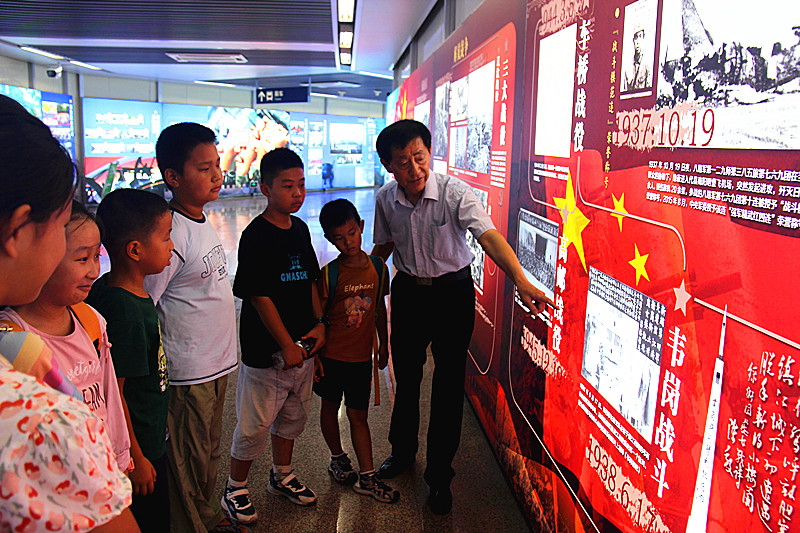 1757898161830944.jpg 玄武湖街道关工委联合板仓派出所关工站开展爱国主义教育活动(2).jpg