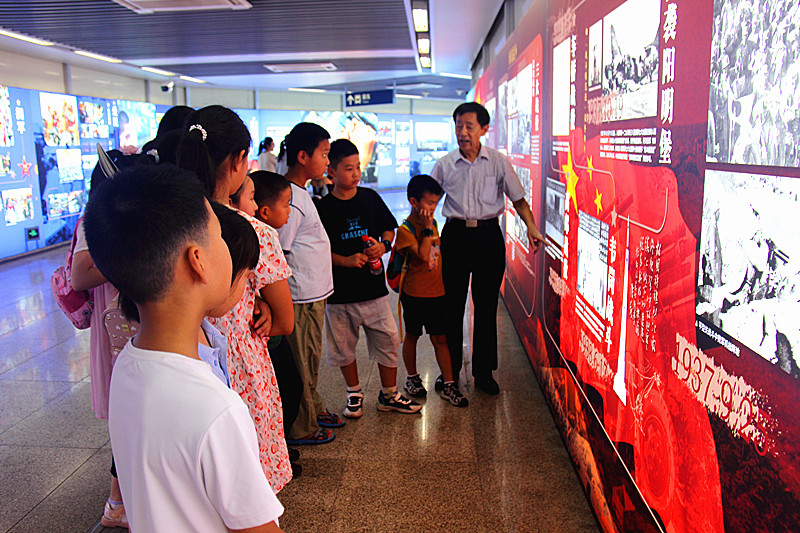 1757898168126151.jpg 玄武湖街道关工委联合板仓派出所关工站开展爱国主义教育活动(3).jpg