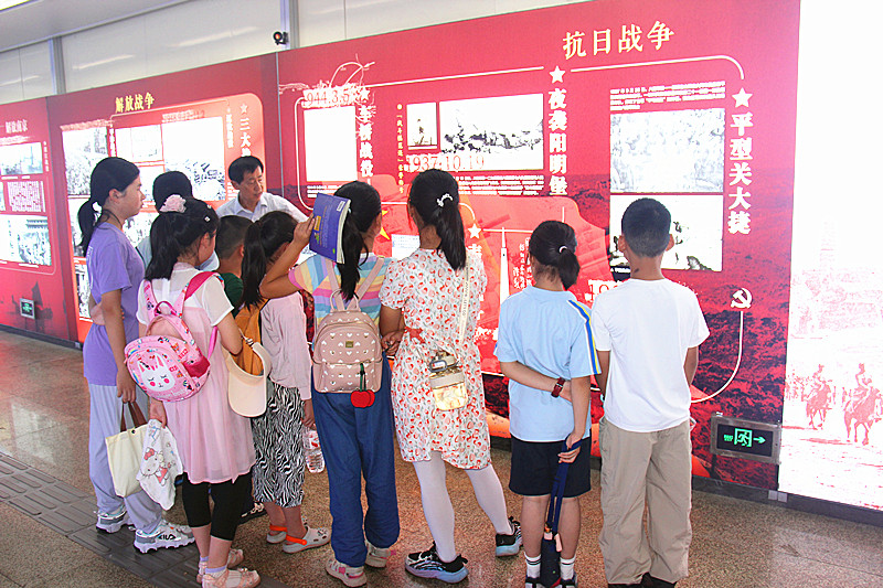 1757898176606409.jpg 玄武湖街道关工委联合板仓派出所关工站开展爱国主义教育活动(4).jpg