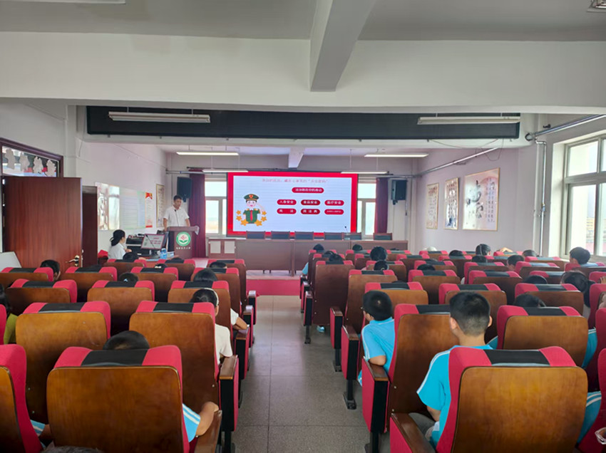 1757901147115790.jpg 元宝山区马蹄营子学校法制教育活动照片1_副本.jpg