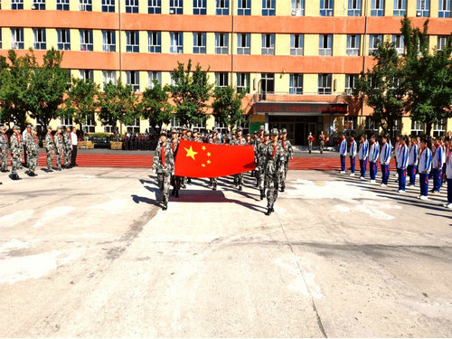 1757906749682387.jpg 阳明小学开学典礼1_副本.jpg