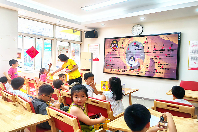 1757974901956705.jpg 江苏省南京市秦淮区朝天宫街道陶李王巷社区联合开展“二十四节气里的四季之美”主题宣讲活动(2).jpg