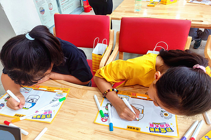 1757974909942233.jpg 江苏省南京市秦淮区朝天宫街道陶李王巷社区联合开展“二十四节气里的四季之美”主题宣讲活动(3).jpg