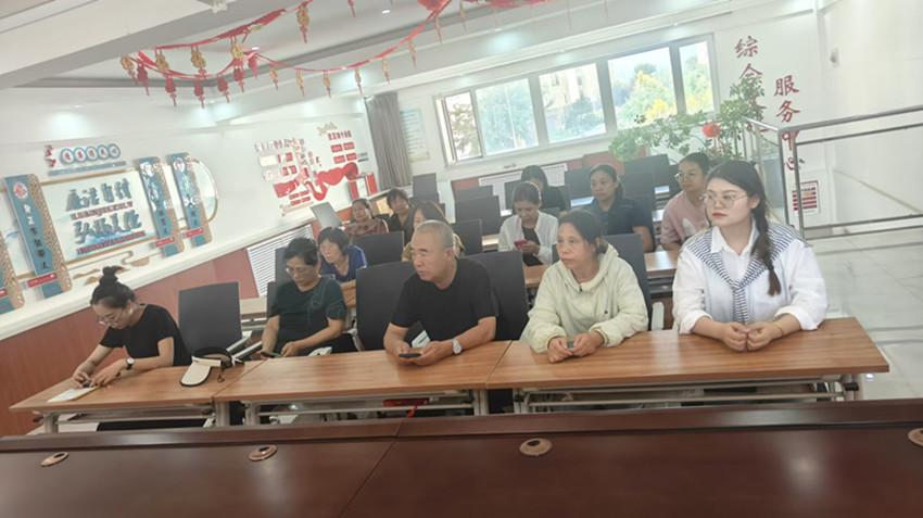 元宝山区西城街道新天地社区关工委关于老年人心理健康知识讲座照片2_副本.jpg