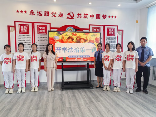 华欣小学法治副校长进校园活动3_副本.jpg