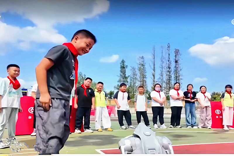 江苏省南京市六合区教育系统关工委引导机器人课堂走进乡村小学(2).jpg