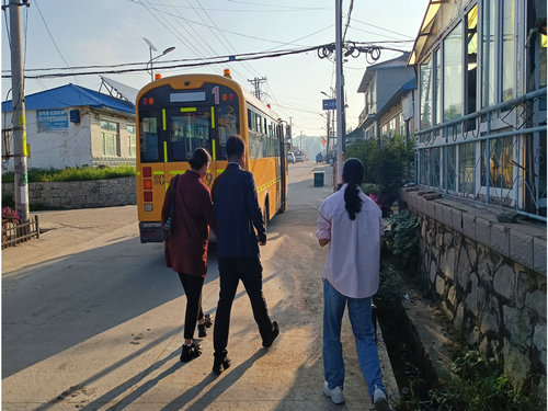 1758077592977412.jpg 教育关工委校车检查1_副本.jpg