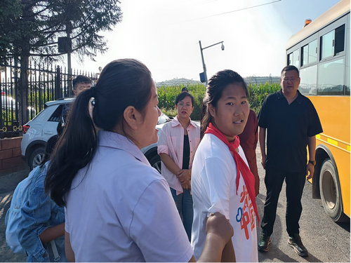 1758077607517838.jpg 教育关工委校车检查2_副本.jpg