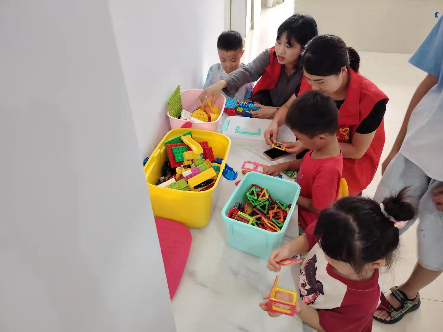 积木区玩耍.jpg