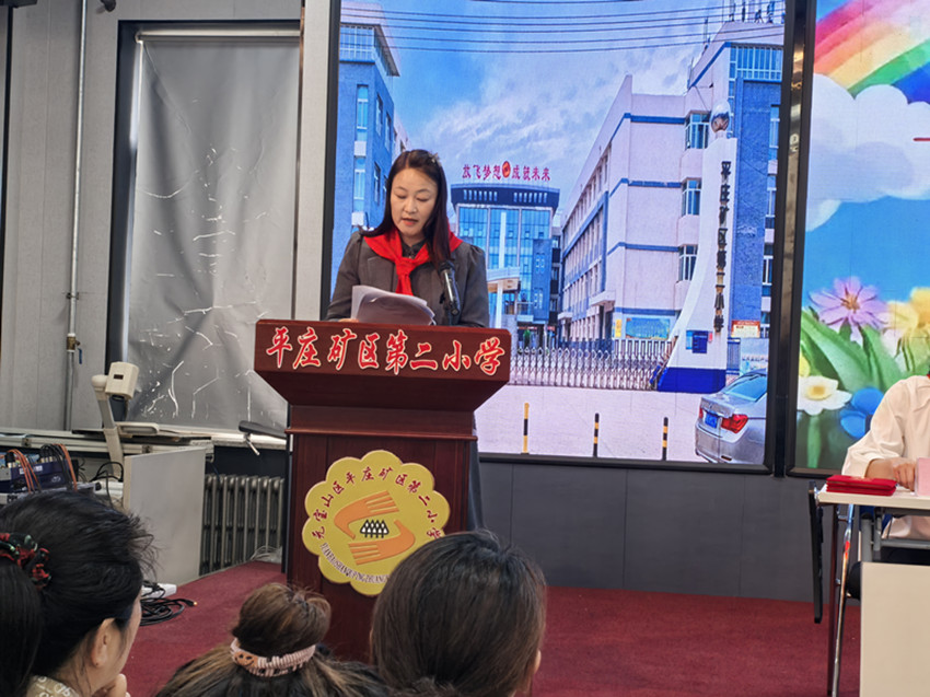1758091837639905.jpg 平矿二小一年级家长委员会成立暨“五老”进校园活动照片25_副本.jpg