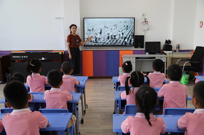 1758262269280685.jpg 2E1B1DC7962F1ACDE57FAF565A7624E4.jpg