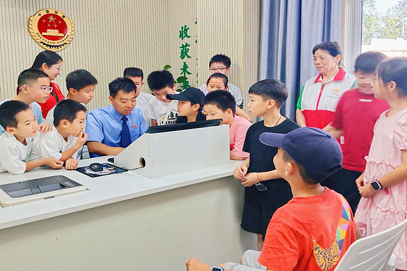 江苏省南京市江宁区东山街道外港社区关工委“开学第一课”走进检察院法治启蒙之旅(1).jpg