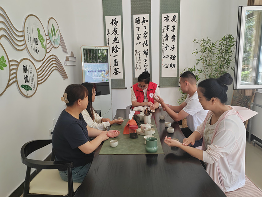 元宝山区西城街道如意东社区邻里茶话会，健康话人生活动照片1_副本.jpg