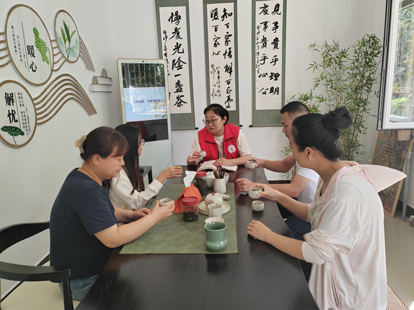 元宝山区西城街道如意东社区邻里茶话会，健康话人生活动照片2_副本.jpg