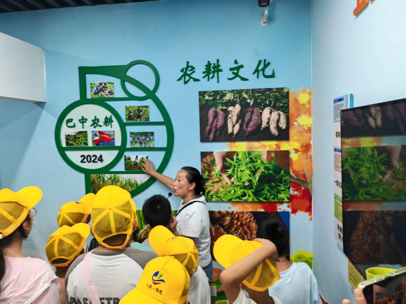 爱心妈妈讲解农耕文化.jpg