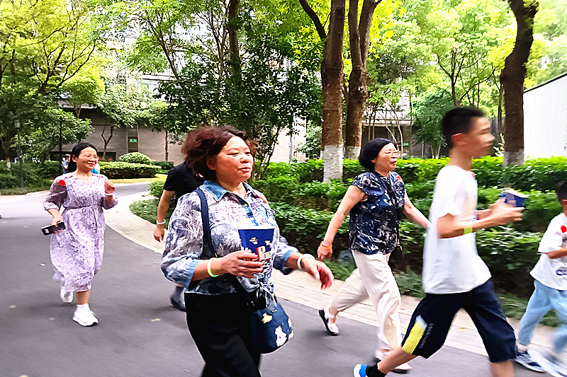 江苏省南京市鼓楼区凤凰街道凤凰熙岸社区关工委开展青少年“仲夏夜之梦” 纳凉活动(4).jpg