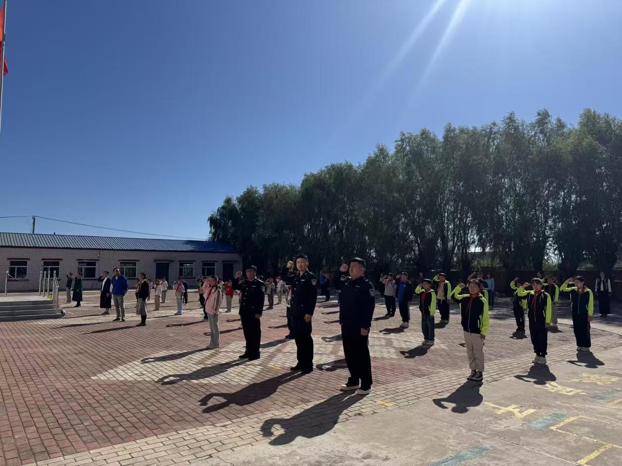 大庆市红岗区杏树岗司法所关爱工作站开展“警钟长鸣九一八 法治护航青春路”为主题网络安全法治教育活动 (3).jpg