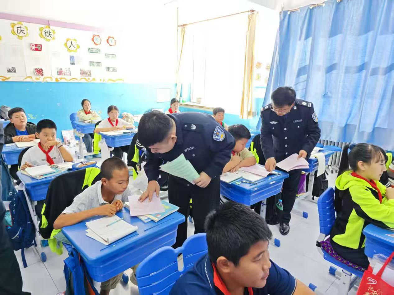 大庆市红岗区杏树岗司法所关爱工作站开展“警钟长鸣九一八 法治护航青春路”为主题网络安全法治教育活动 (1).jpg