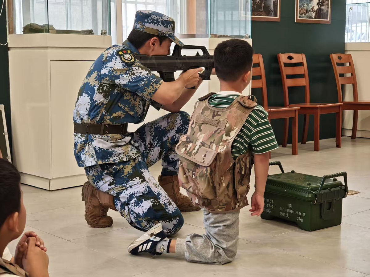 迷彩映童心，热血铸担当！蛟川少年的国防教育日“超燃”-炼化社区3_副本.jpg