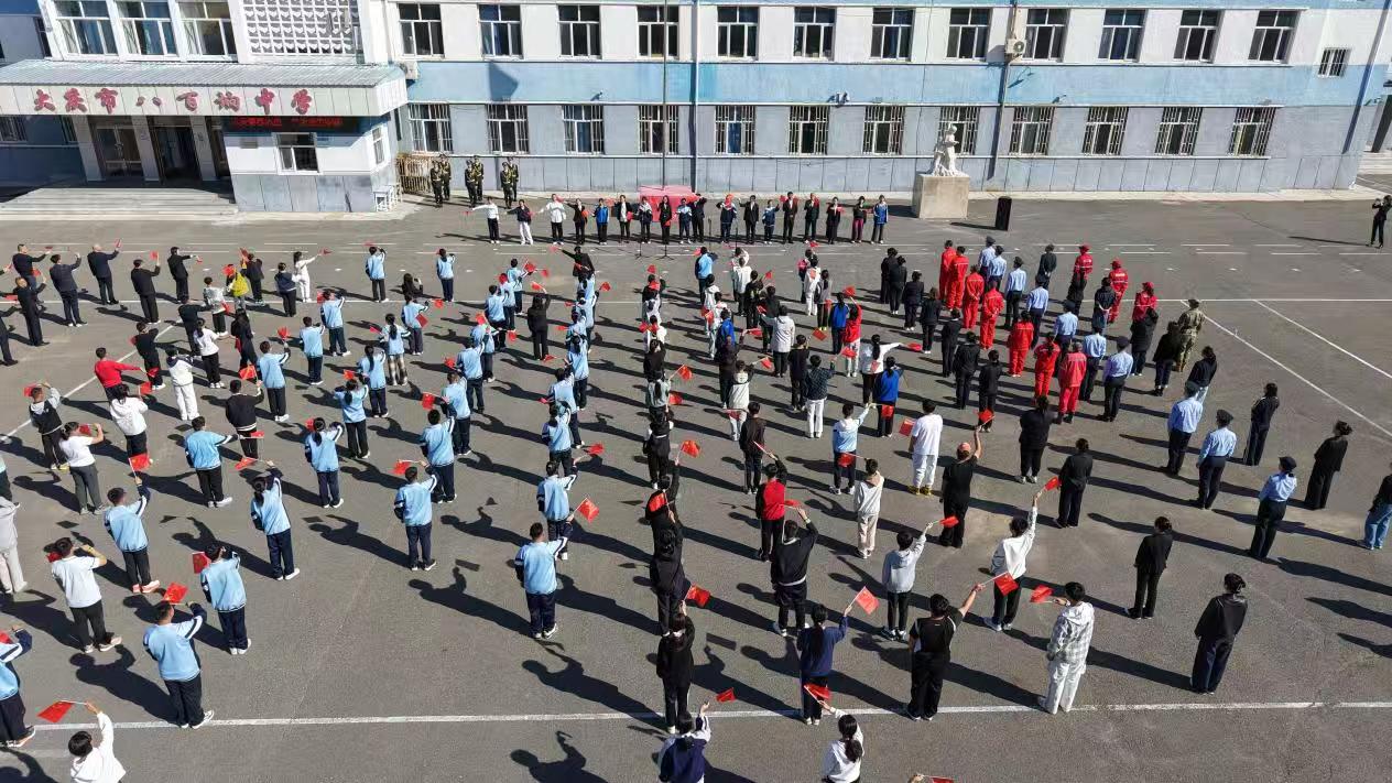 大庆市红岗区八百垧街道远航社区携手共建单位开展国庆系列主题活动 (1).jpg