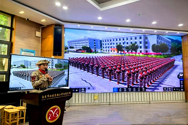 玄武湖街道关工委联合组织“9·3大阅兵”民兵方队女兵进校园(3).jpg