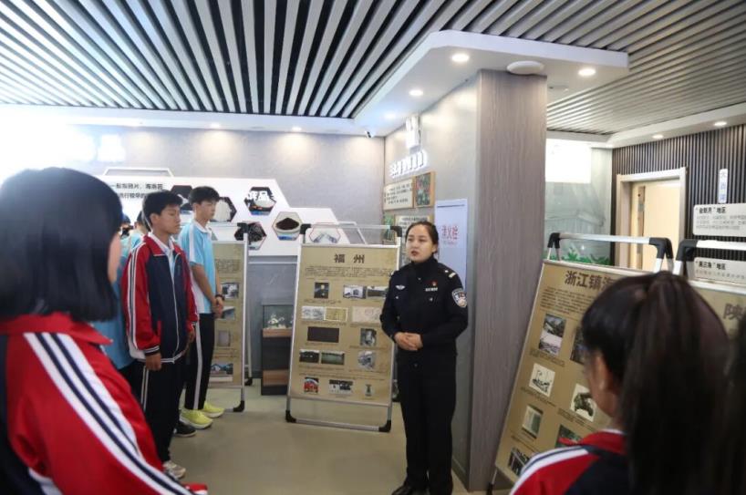 拜泉县公安局关工委组织学生参观禁毒教育基地1.jpg