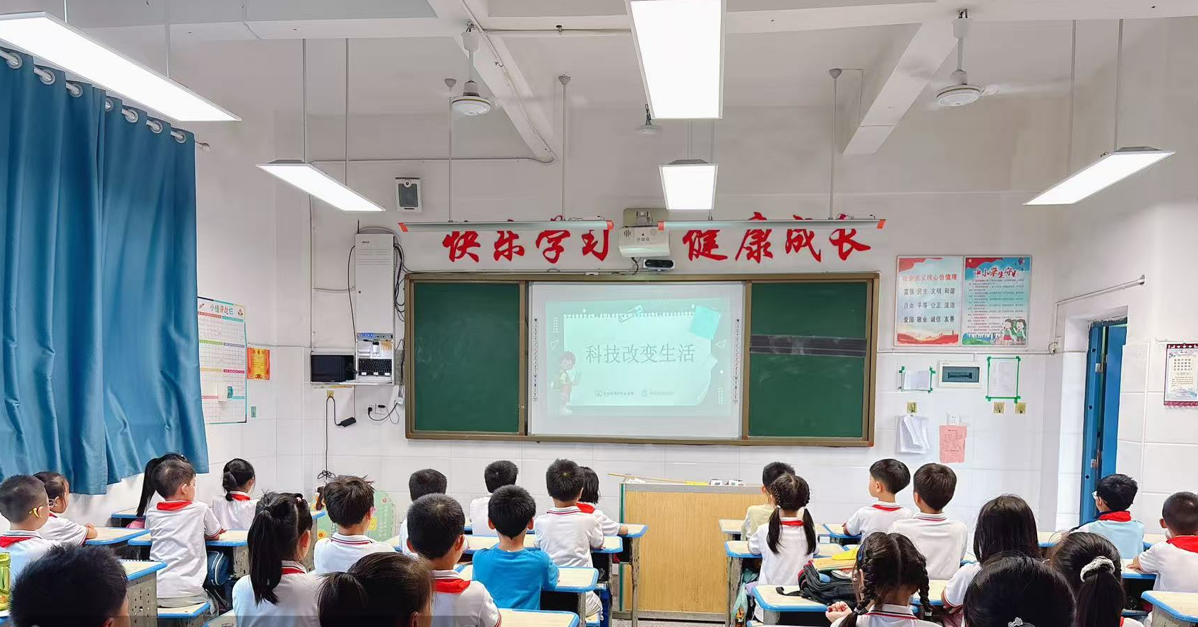 2学校动态照片.jpg
