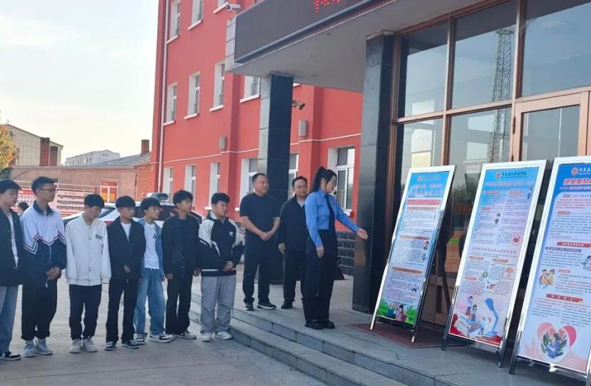 黑龙江省齐齐哈尔市拜泉县检察院关工委开展法治宣传活动1.jpg
