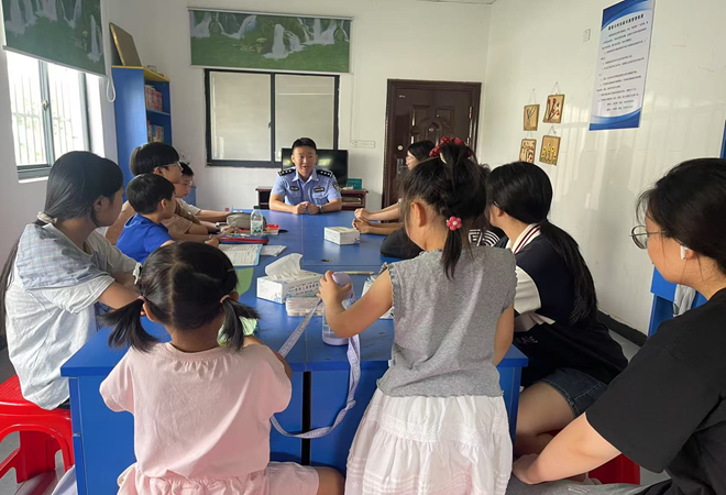 震泽派出所关爱工作站：法润童心 平安同行3.png