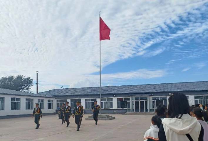 1758768129287091.jpg 元宝山区山前学校综合实践活动照片11.jpg