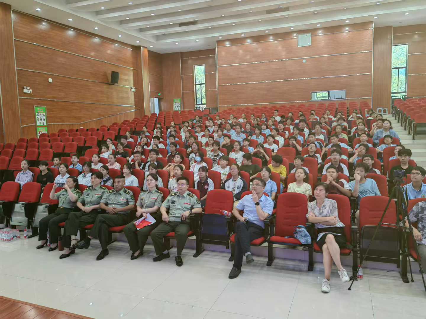 同里镇：迎国庆 学党史 知地情——同里中学百名学子沉浸式感悟红色力量3.jpg