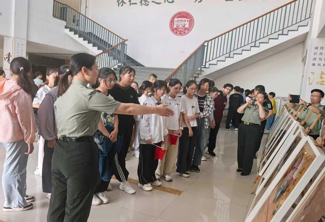 同里镇：迎国庆 学党史 知地情——同里中学百名学子沉浸式感悟红色力量.jpg