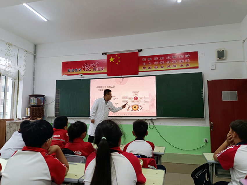 1758782579694383.jpg 平旷二小关工委中医药进校园活动照片10_副本.jpg