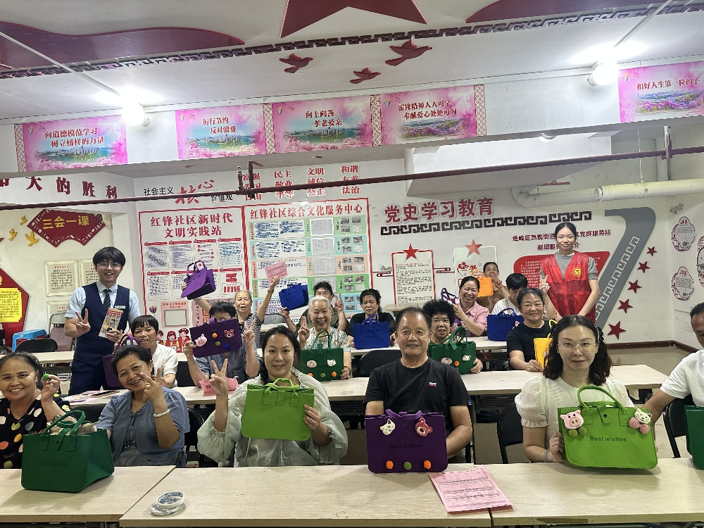 【“毡间藏韵 手作生花”】活动现场合影.jpg