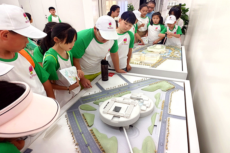 江苏省南京市江北新区盘城街道“小记者”探秘南京江北新区规划展览馆(2).jpg