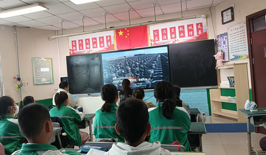 1759050198746878.jpg 平矿一小全民国防教育月活动照片5_副本.jpg