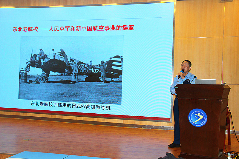 1759097271458143.jpg 玄武区关工委“大思政课”走进十三中锁金分校,红色宣讲点燃少年爱国情(2).jpg