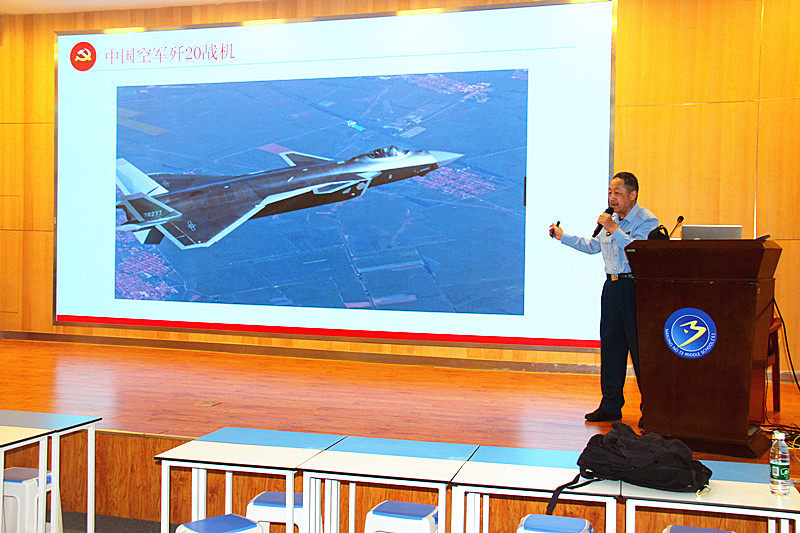 1759097296415437.jpg 玄武区关工委“大思政课”走进十三中锁金分校,红色宣讲点燃少年爱国情(5).jpg