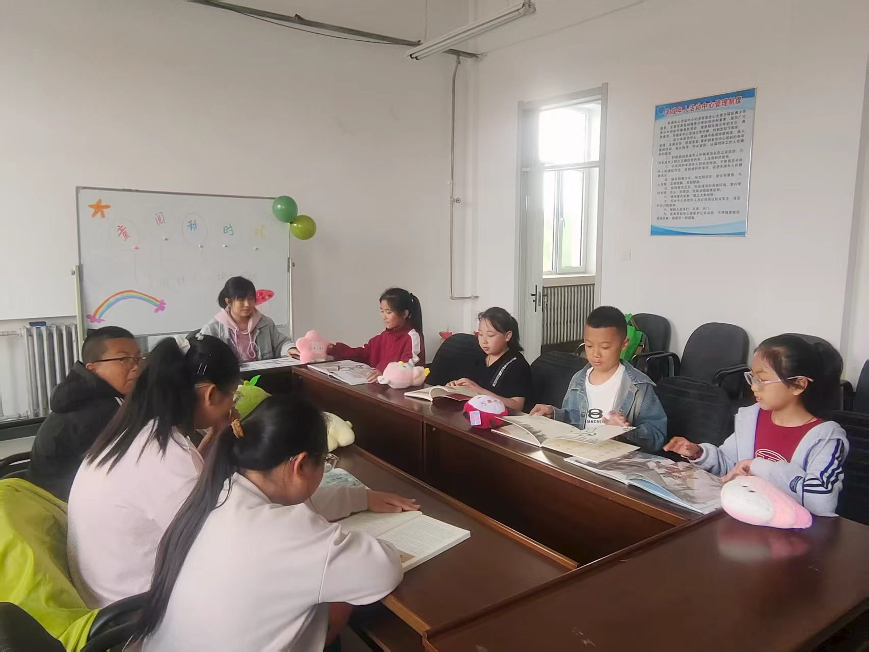 大庆市红岗区红岗街道关工委组织志愿者宣讲队开展“大庆精神（铁人精神）——童阅新时代”主题读书活动 (1).jpg